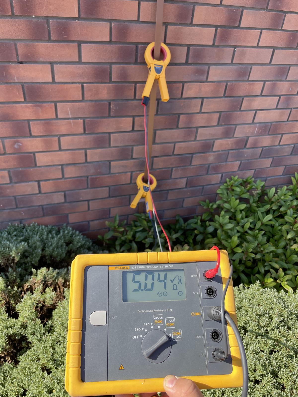 Earth resistance test on a lightning protection down conductor